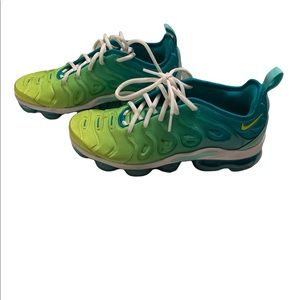 Nike Air Vapormax Plus Sneakers.